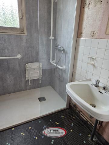 MACHECOUL BOURG : plain pied 82 m² à rénover (+ garage et dépendance) sur 990 m² de terrain !