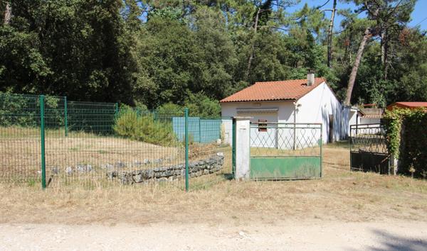 Maisonnette en secteur boisé