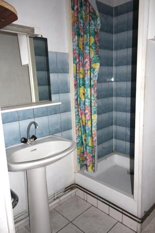 Maisonnette en secteur boisé