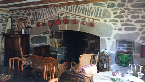 SUPERBE MAISON DE CARACTERE RENOVEE Ally (15700)