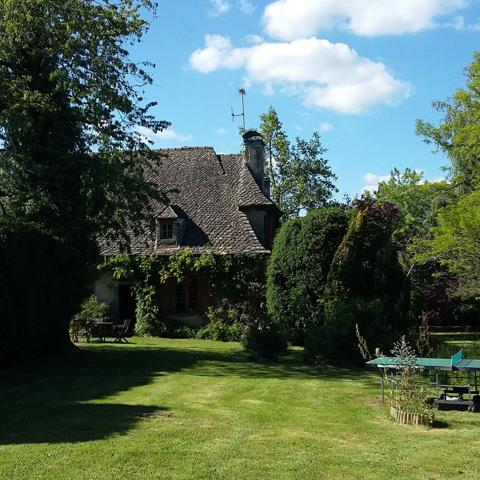 SUPERBE MAISON DE CARACTERE RENOVEE Ally (15700)