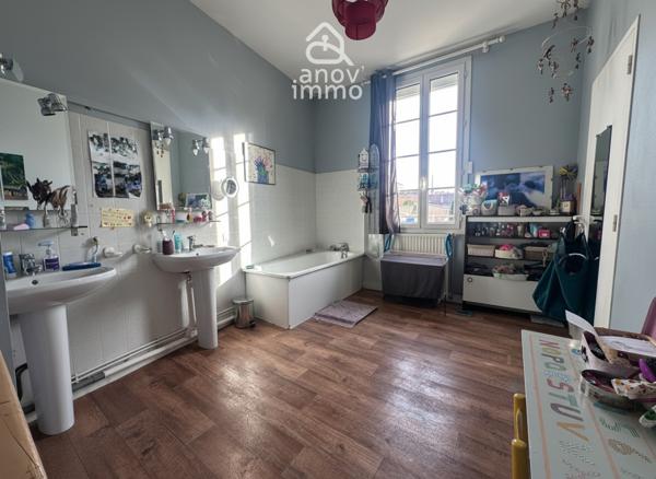 Maison 10 pièce(s) 5 chambre(s) 260 m²