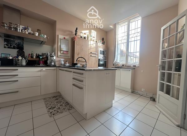 Maison 10 pièce(s) 5 chambre(s) 260 m²