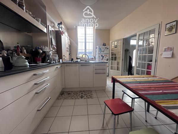 Maison 10 pièce(s) 5 chambre(s) 260 m²