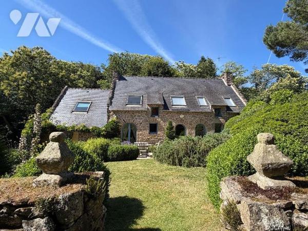 Elégante bâtisse en pierres de 127m² dévoilant un équilibre rare où l'authenticité rencontre un...