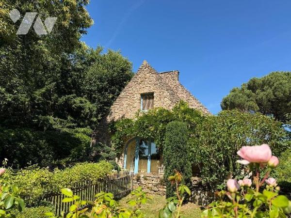 Elégante bâtisse en pierres de 127m² dévoilant un équilibre rare où l'authenticité rencontre un...