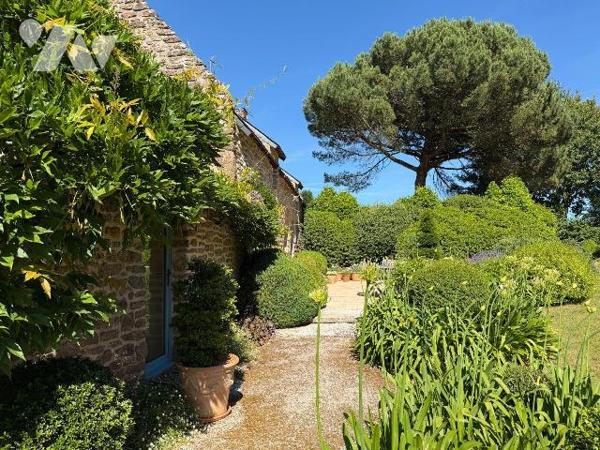 Elégante bâtisse en pierres de 127m² dévoilant un équilibre rare où l'authenticité rencontre un...