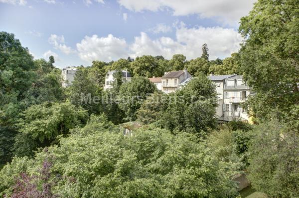 Meudon Bellevue. Appartement 6p dernier étage très calme avec balcons et vues