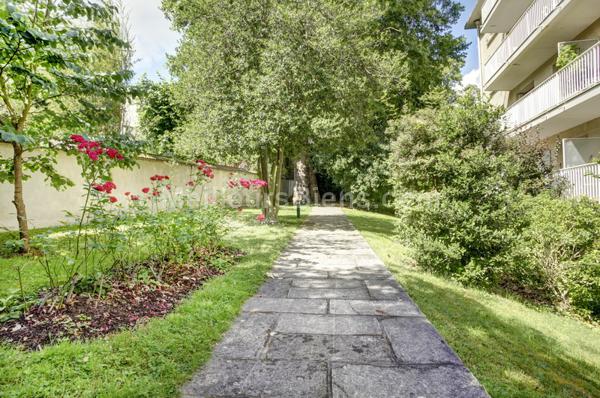 Meudon Bellevue. Appartement 6p dernier étage très calme avec balcons et vues