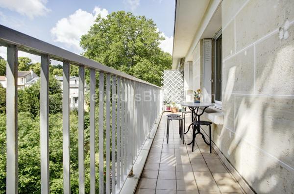 Meudon Bellevue. Appartement 6p dernier étage très calme avec balcons et vues