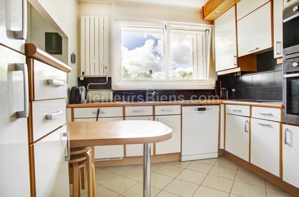 Meudon Bellevue. Appartement 6p dernier étage très calme avec balcons et vues