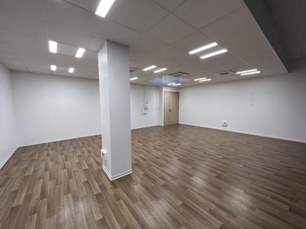 Bureaux à louer au sein de l'immeuble "Le Diamant" à Andrézieux-Bouthéon.