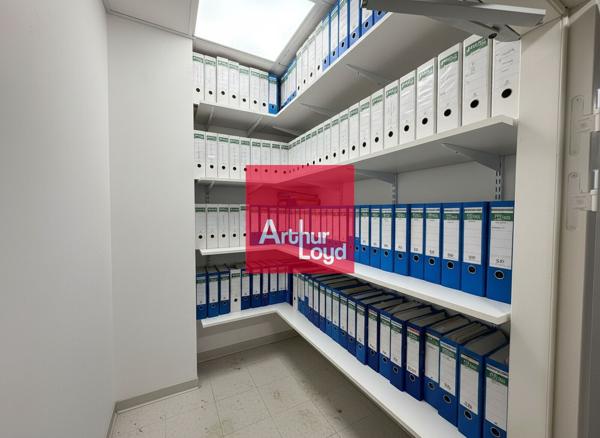 Bureaux à vendre en rez-de-chaussée à Echirolles arrêt tram immédiat