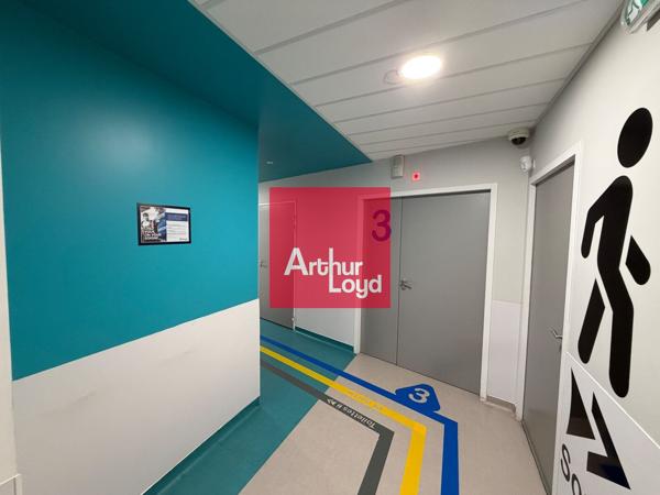 Bureaux à vendre en rez-de-chaussée à Echirolles arrêt tram immédiat