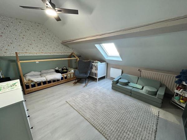 Vous cherchez une maison familiale avec de beaux volumes, du charme et un extérieur ? Ne cherchez plus !