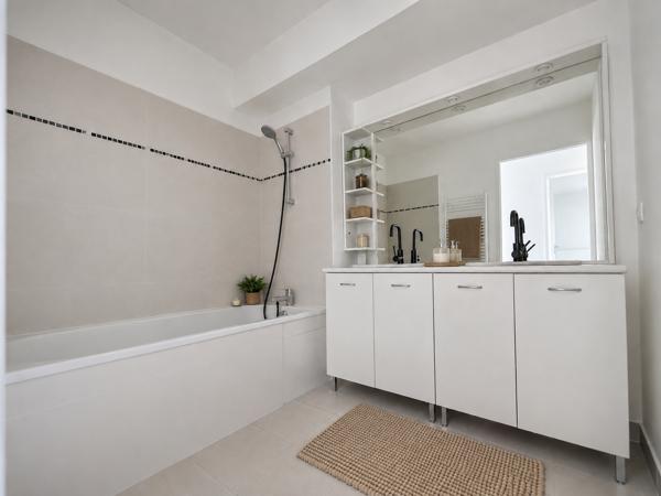 Appartement
         3 pièces
        - 58 m² Exclusivité 192 000 € *