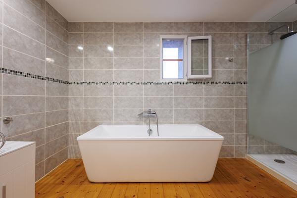 Mas en pierre avec salle de réception de 240 m² . Gîtes .Mariages . Entre Uzès et Orange Uzes