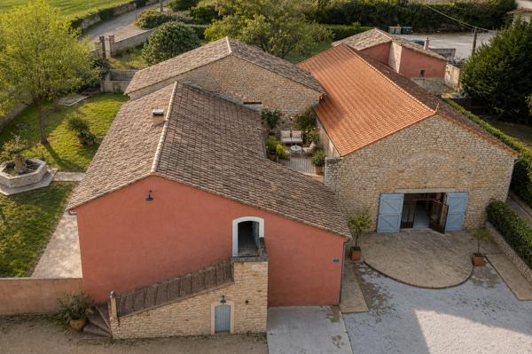 Mas en pierre avec salle de réception de 240 m² . Gîtes .Mariages . Entre Uzès et Orange Uzes