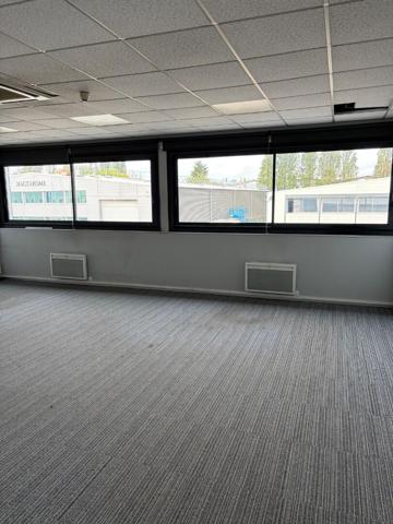 Local commercial VERRIERES LE BUISSON 1415.50 m²