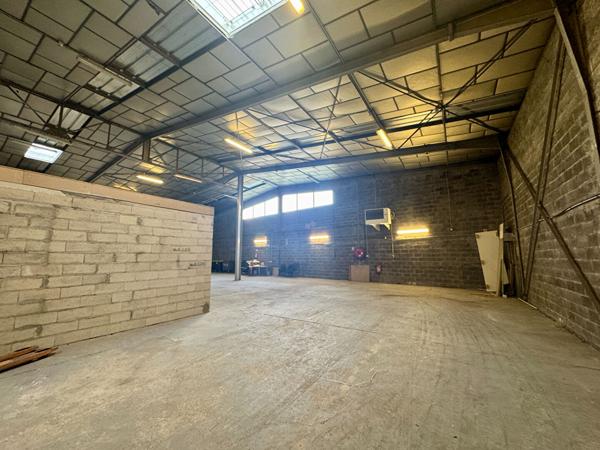 Local commercial VERRIERES LE BUISSON 1415.50 m²