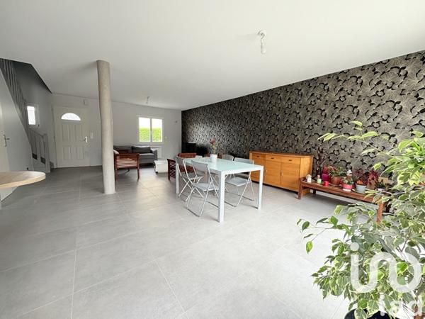 Maison 5 pièces de 115 m² à Vivy (49680)