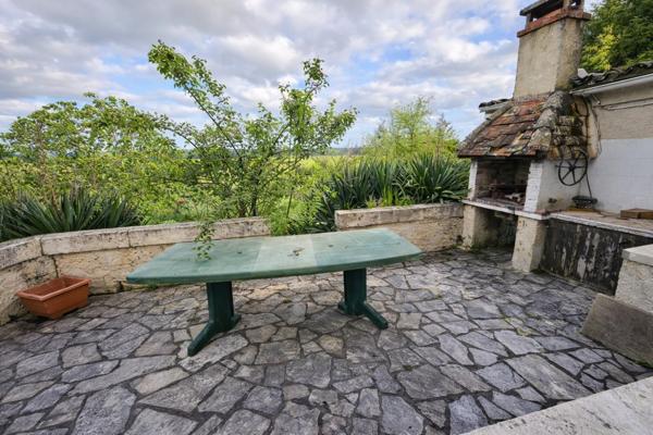 Magnifique potentiel avec vue dominante - Maison familiale à rénover dans un hameau paisible Riberac