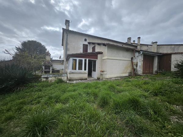 Magnifique potentiel avec vue dominante - Maison familiale à rénover dans un hameau paisible Riberac