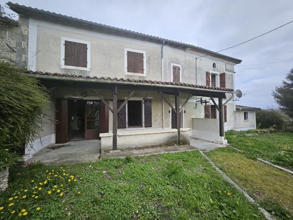 Magnifique potentiel avec vue dominante - Maison familiale à rénover dans un hameau paisible Riberac