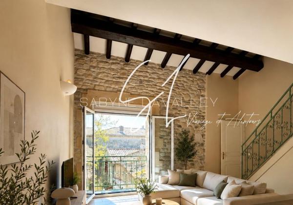 L'appart LEO, un duplex baigné de lumière, une terrasse sur les toits et une vue exceptionnelle… parfois, il suffit de prendre de la hauteur.