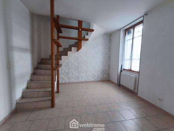 Immeuble 125 m² à VAILLY SUR AISNE 02370
