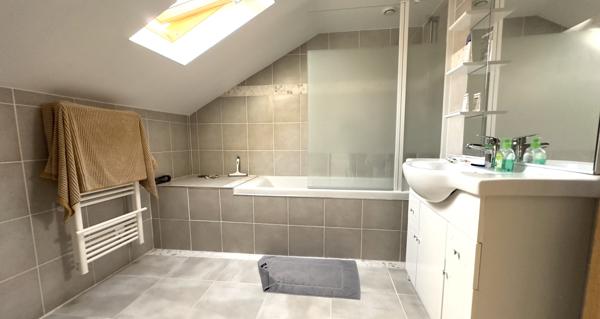 MAISON DE VILLE PROCHE TOUTES COMMODITÉS