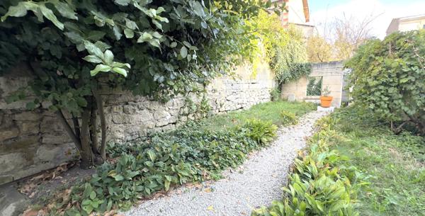 MAISON DE VILLE PROCHE TOUTES COMMODITÉS