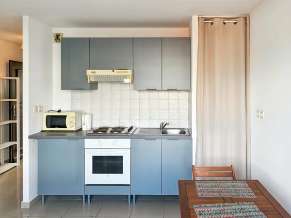 🏡 STUDIO RÉNOVÉ – MEUBLÉ & ÉQUIPÉ – VUE MONTAGNE – RÉSIDENCE ARGAN  99 000 € – LA POSSESSION
