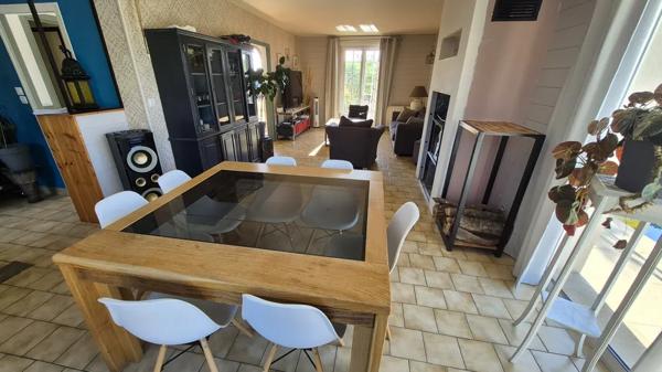 Maison familiale 133 m2 avec piscine et dépendance 4 chamb
