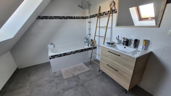 Maison familiale 133 m2 avec piscine et dépendance 4 chamb