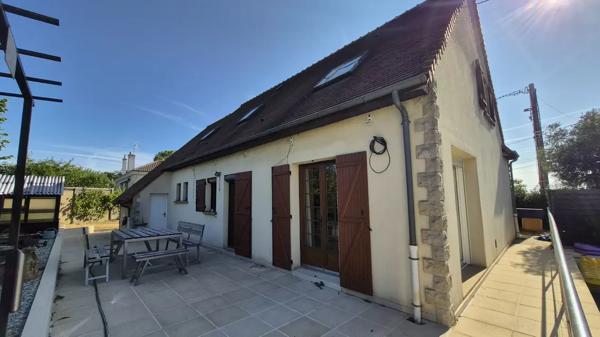 Maison familiale 133 m2 avec piscine et dépendance 4 chamb