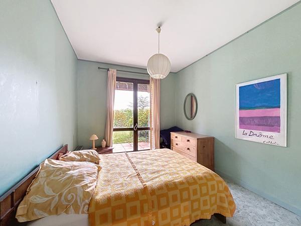 Villa provençale sur terrain constructible de 7149m²division en minimum 5 lots, quartier calme, piscine