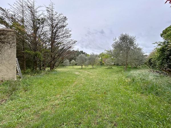 Villa provençale sur terrain constructible de 7149m²division en minimum 5 lots, quartier calme, piscine