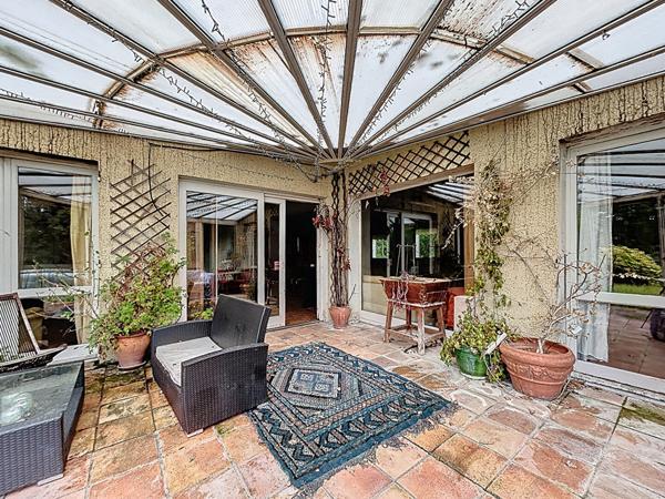 Villa provençale sur terrain constructible de 7149m²division en minimum 5 lots, quartier calme, piscine