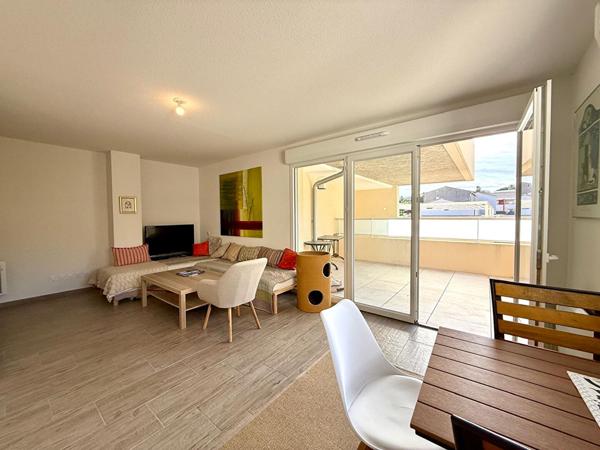 Mèze Studio en rdc avec stationnement