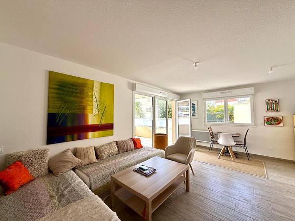 Mèze Studio en rdc avec stationnement