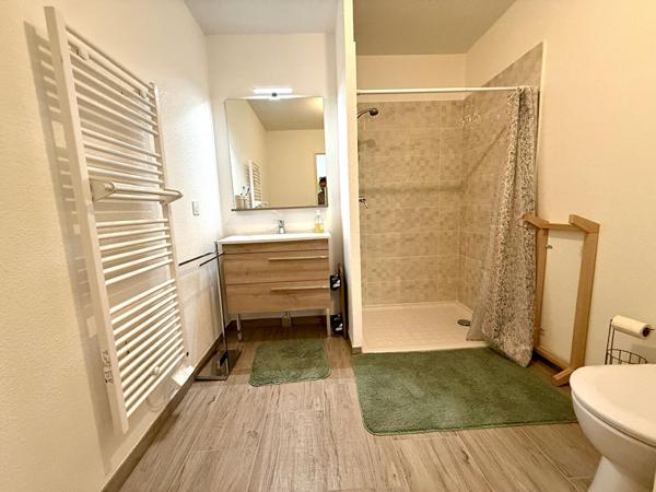 Mèze Studio en rdc avec stationnement