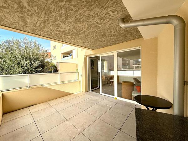 Mèze Studio en rdc avec stationnement