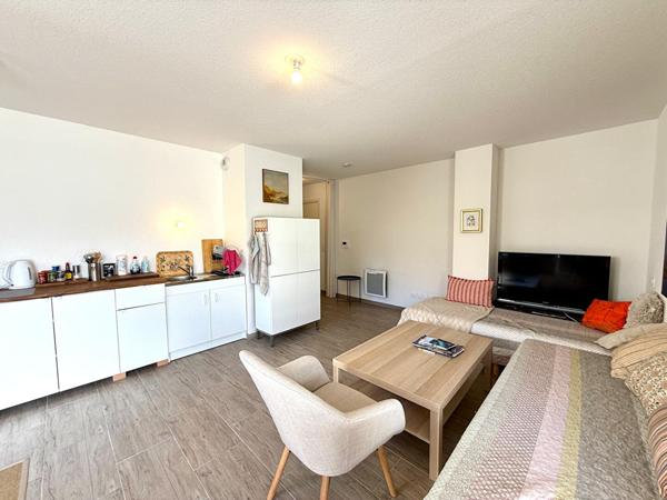 Mèze Studio en rdc avec stationnement