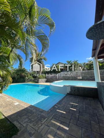 Duplex T3 dans résidence avec piscine et parking.