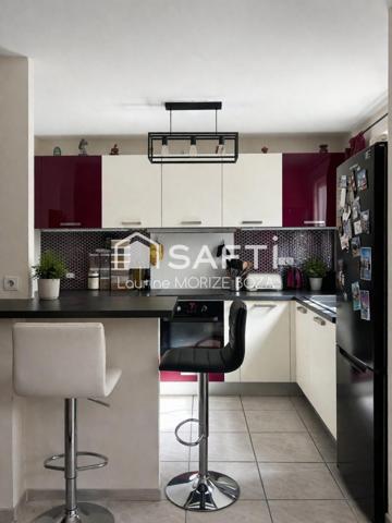 Duplex T3 dans résidence avec piscine et parking.