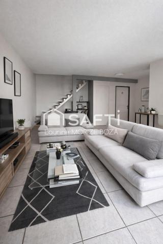 Duplex T3 dans résidence avec piscine et parking.