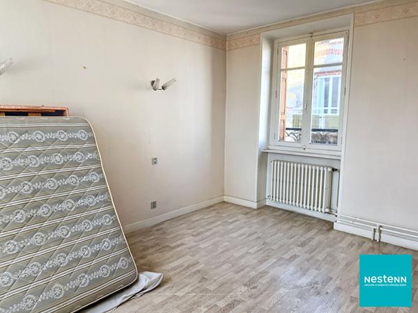 Maison de village de 164,3 m2 habitables sur son terrain de 573 m2 avec cour intérieure et plus de 150 m2 de dépendances