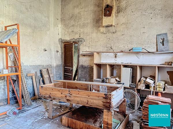 Maison de village de 164,3 m2 habitables sur son terrain de 573 m2 avec cour intérieure et plus de 150 m2 de dépendances