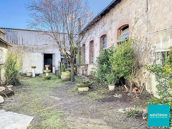 Maison de village de 164,3 m2 habitables sur son terrain de 573 m2 avec cour intérieure et plus de 150 m2 de dépendances